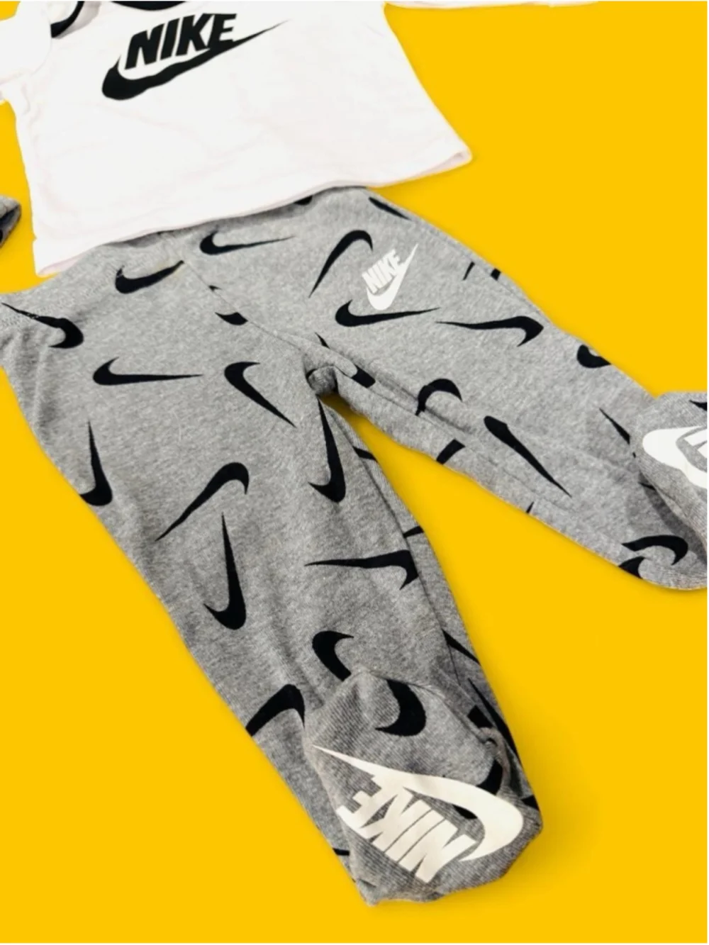 Nike Baby 3-Piece Swoosh Outfit Set Shirt Footed Pants Beanie Gray White 3M